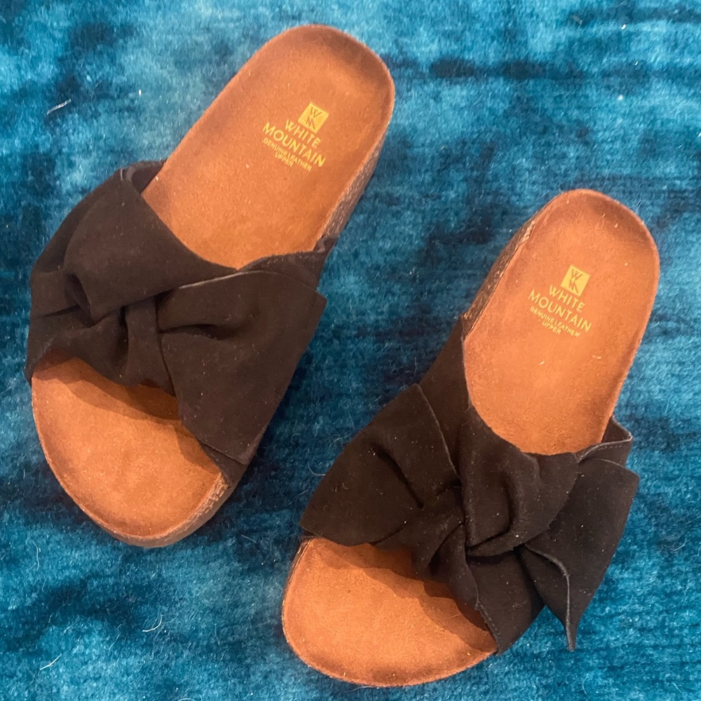White Mountain Black Leather Slides